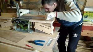 Удлинённый стол к ручному рубанку.