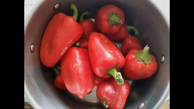 ВКУСНЕЙШАЯ ЗАГОТОВКА НА ЗИМУ: МАРИНОВАННЫЙ СЛАДКИЙ ПЕРЕЦ С БАКЛАЖАНАМИ/ Рецепты хорошего настроения смотреть онлайн