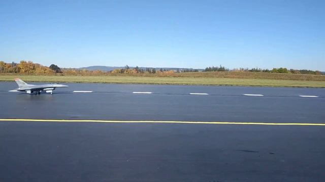 Yellow Aircraft F-16 maiden take-off смотреть онлайн