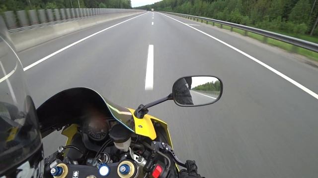 С ветерком до дачи на мотоцикле Suzuki GSX R 600 K4 смотреть онлайн