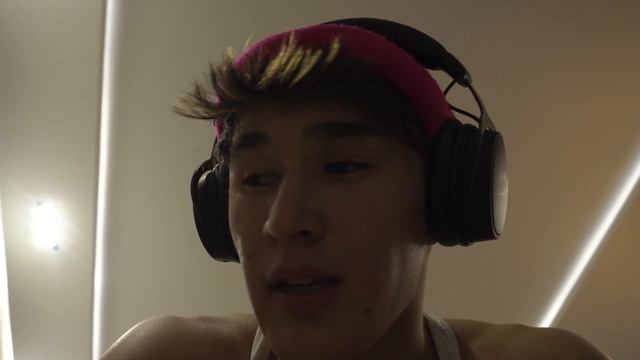 КАК НАКАЧАТЬ НОГИ ДОМА С ГАНТЕЛЯМИ ??? смотреть онлайн