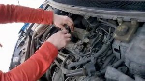 Как достать обломок свечи из ГБЦ не снимая ГБЦ!