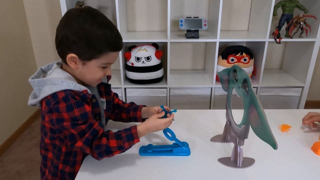 SNACK TIME GAME with BABY YODA! Star Wars The Mandalorian Family Game Night! смотреть онлайн