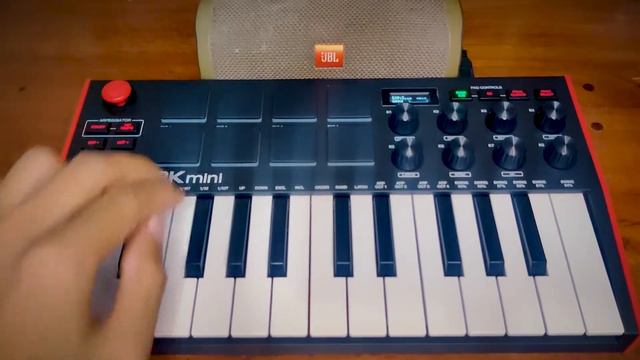 Accidentally Make Vibey Beat with Akai MPK mini MKIII 