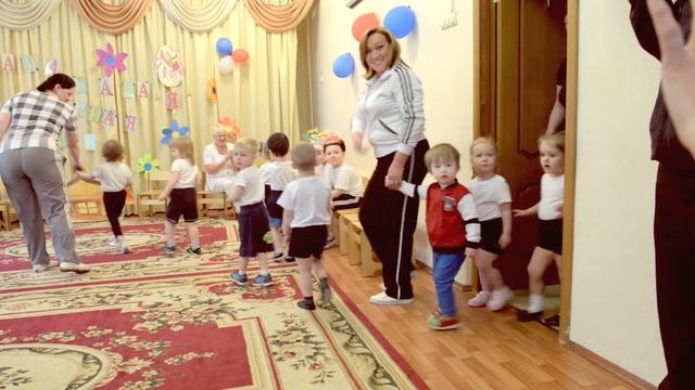 Мама, папа, я - спортивная семья (Детский сад №2 (ранее №275, 15 мая 2015) смотреть онлайн