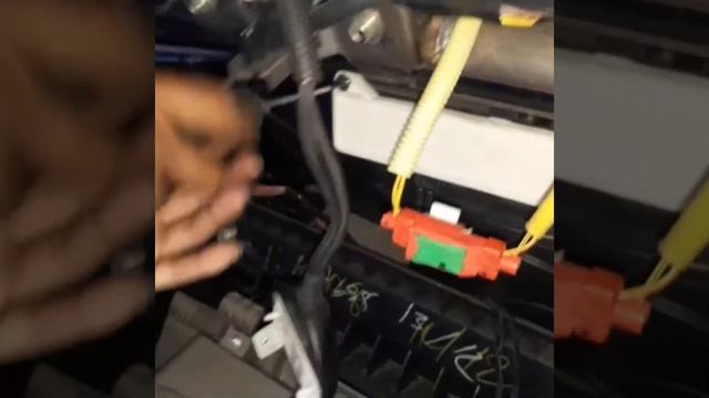 MITSUBISHI MONTERO - INSTALL CABIN FILTER смотреть онлайн