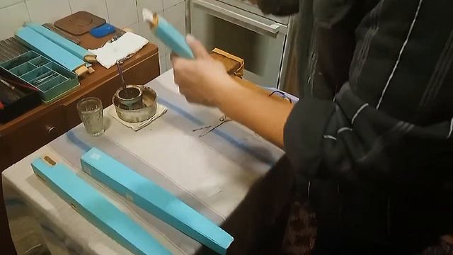 Склеивает стул с столярный клеем - Stul Yopishtirish. Ташкент +998977490711 (прочитайте описание)