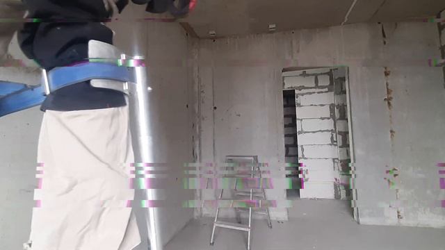 Как 90 - килограммовому электромонтажнику встать на строительные ходули и не убиться смотреть онлайн