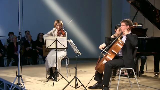 Schubert, Trio op 100 - Scherzo смотреть онлайн