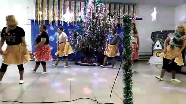 Новогодний танец клуб "Семейный очаг" смотреть онлайн
