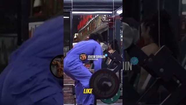 vladimir shmondenko Seguiu a page ganhou 10 cm de ??