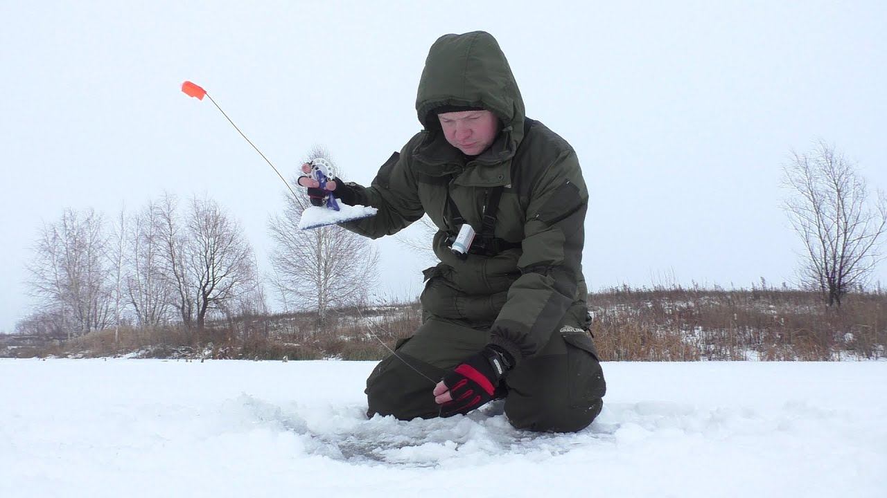 ЛЕСКА ТРЕЩИТ, ТАЩИТ КАК ПАРОВОЗ В КОРЯГИ! Зимняя Рыбалка на жерлицы 2020 - 2021