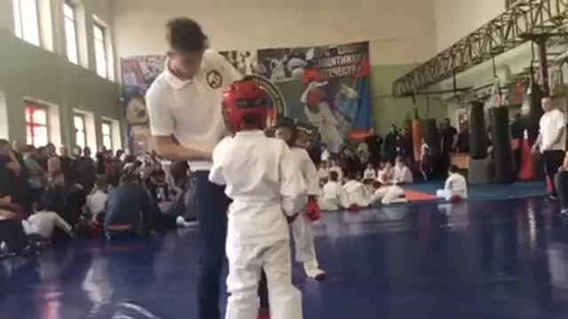 Рукопашный бой. 6-7 лет до 24 кг. 1 бой, 2 место. смотреть онлайн