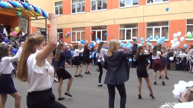 "Давай прогуляем школу..." Танец на 1 сентября. смотреть онлайн
