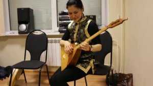 Знакомство с калмыцкой домброй. «Калмыцкое землячество» 18.04.2015, Москва.