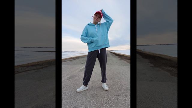 спортивный женский костюм
