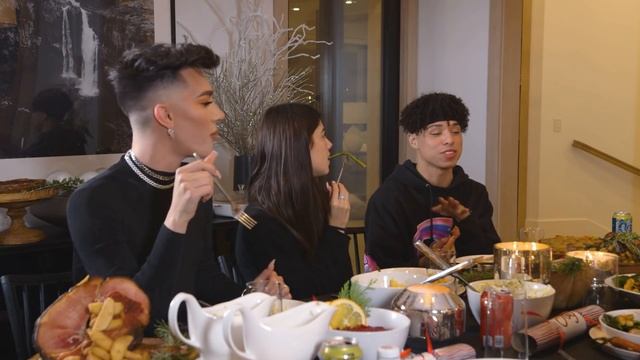 Christmas Dinner with My Best Friends ft. Charli, Dixie, Noah, James & Larray | Chase Hudson смотреть онлайн