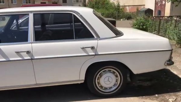 Mercedes-Benz W114 / W115 обзор