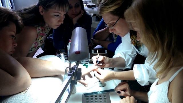 Фрагмент семинара: Актуальные салонные методики укрепления и коррекции ногтей