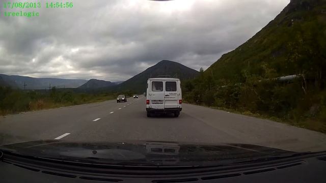 дятел на дороге... .на 25 км кировск .. смотреть онлайн