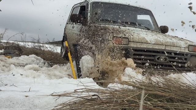 Hi-Jack / Домкрат хай джек на бездорожье / как пользоваться хай джеком ( реечный домкрат ) НАПРОЛОМ смотреть онлайн