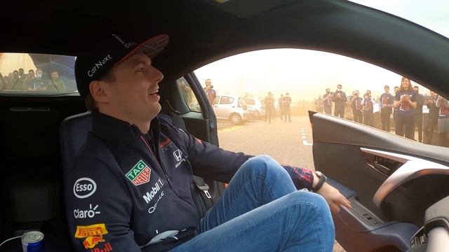World Champion Max Verstappen Visits The Red Bull Racing Factory смотреть онлайн