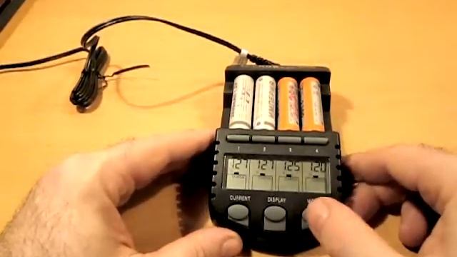 Как заряжать аккумуляторы AA и AAA зарядным устройством Technoline BC700 (La Crosse BC700) смотреть онлайн