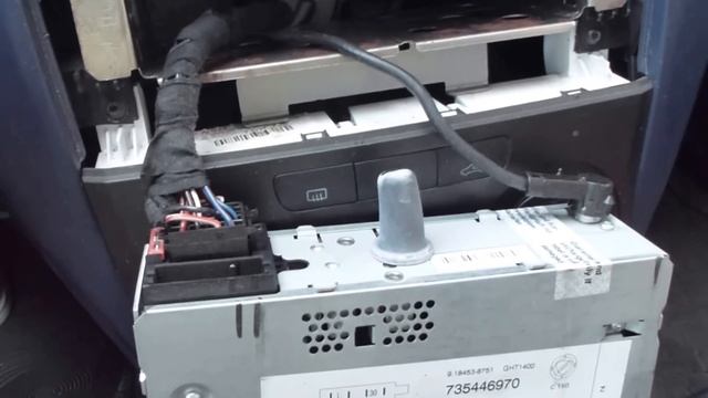 [Tutorial] Montare cavo AUX su Fiat Grande Punto смотреть онлайн