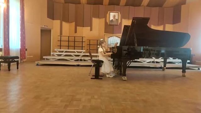Светит месяц, Вальс, Озорное Шествие. Ксения Макашева и Арина Квасова смотреть онлайн