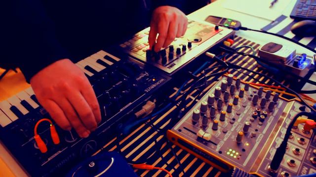 Red Alert (Microbrute, Korg) смотреть онлайн
