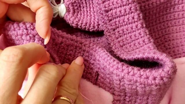 Вшивание флисовой подкладки в вязаное пальто! Вшиваем флис прямыми стежками. Потайной шов! смотреть онлайн