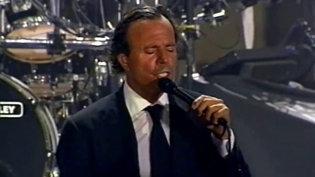 Julio Iglesias - Se Mi Lasci Non Vale [Live in Italy, 2001] смотреть онлайн