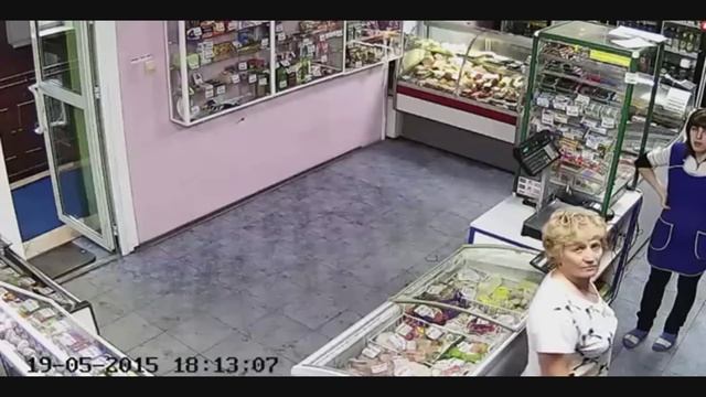 Ландыши. Веселый продавец. Теплого мая привет.