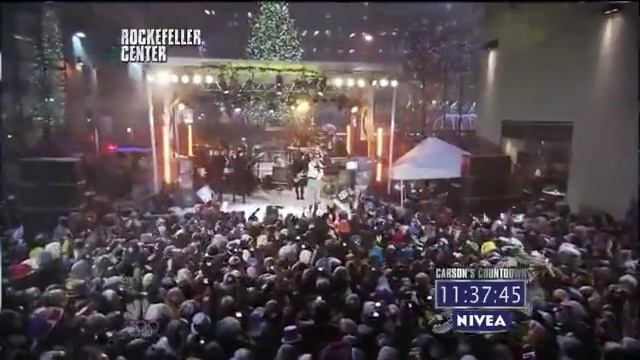 Jay-Z And Rihanna - Run This Town & Umbrella On New Year's Eve With Carson Daly 2010 HD 1080p.flv