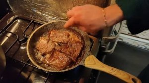 Влог/Жарим говядину/Очень вкусная говядина на сковороде