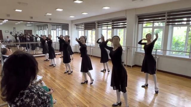 Танец «Баёт» в исполнении учениц 3 нх класса. Педагог Низамова Г.А смотреть онлайн