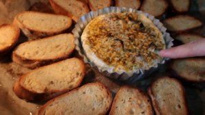 Сыр Камамбер / Камамбер в духовке с гренками рецепт