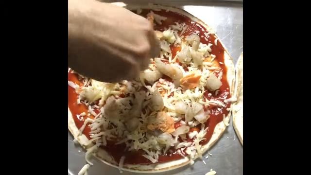 ПИЦЦА В ДУХОВКЕ ?/ ПИЦЦА ЗА 10 МИНУТ ?/ ПИЦЦА С МОРЕ ПРОДУКТАМИ . смотреть онлайн