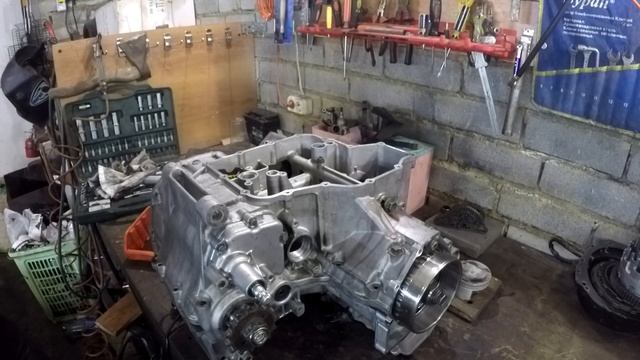 Сборка двигателя Suzuki Hayabusa, нижняя часть - картер. Выпуск №13 смотреть онлайн