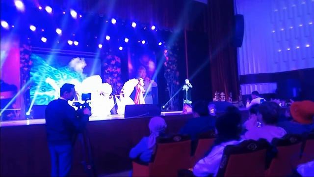Кыргыз , Казак ырчы кыздары // Гульмира Избасханова , Баян Сыдыкова смотреть онлайн