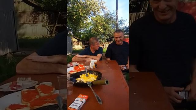 Толя зажигает смотреть онлайн
