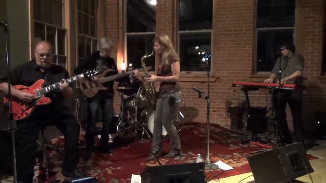 Hound Dog - Big Mama Thornton cover - Yo Mama Band смотреть онлайн