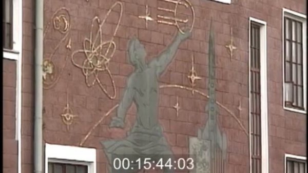 Molchat Doma (Молчат Дома) - Volny (Волны), lyrics in English / 1990 Moscow video