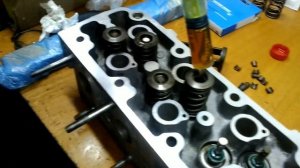 Собираем головку сальники клапанов и пружины Ланос 1.5 ??