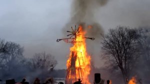 Как сжигали Масленицу [Масленица 2012]