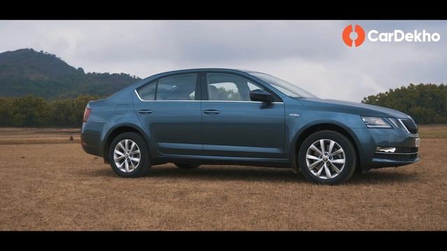 Honda Civic Vs Skoda Octavia 2019 Comparison Review In Hindi | CarDekho.com #ComparisonReview