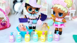 КУПАЛИСЬ И ПЛАКАЛИ?? Малыши ЛОЛ СЮРПРИЗ семейка кукол лол! Смешные куклы мультики Даринелка