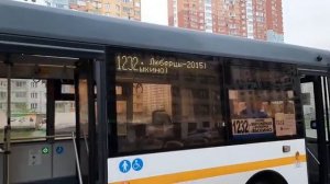 Автобус ЛиАЗ-4292.60(1-2-1) следует по маршруту 1232 «м. Выхино - Школа»