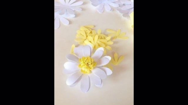 Прoстые ромашки из бумаги. Paper chamomile смотреть онлайн