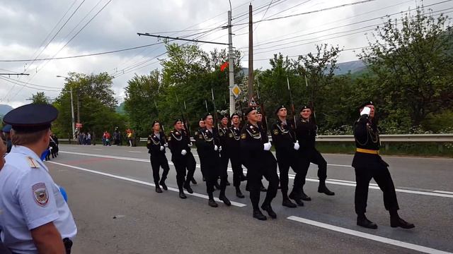 Парад в Перевальном смотреть онлайн